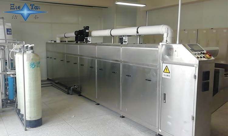 購(gòu)買超聲波清洗機(jī)時(shí)需要查看哪些參數(shù)？又是如何完成清洗工作？