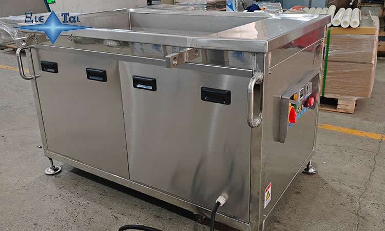 超聲波清洗機(jī)中的藍(lán)色水:成分、用途及作用原理解析 超聲波清洗機(jī)中的藍(lán)色水:成分、用途及作用原理解析